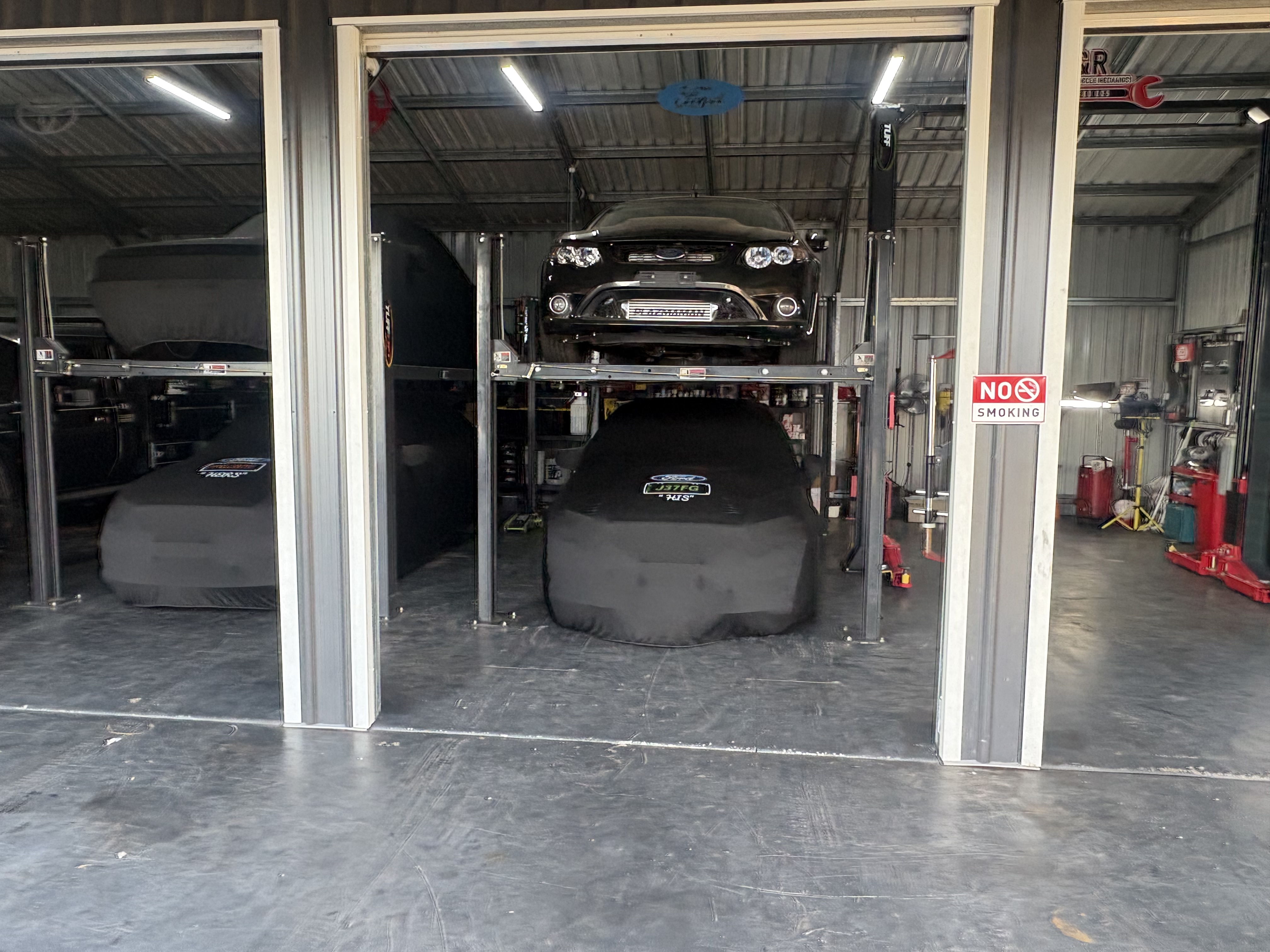 T&R Mechanics workshop with car lift — Toowoomba mechanic
